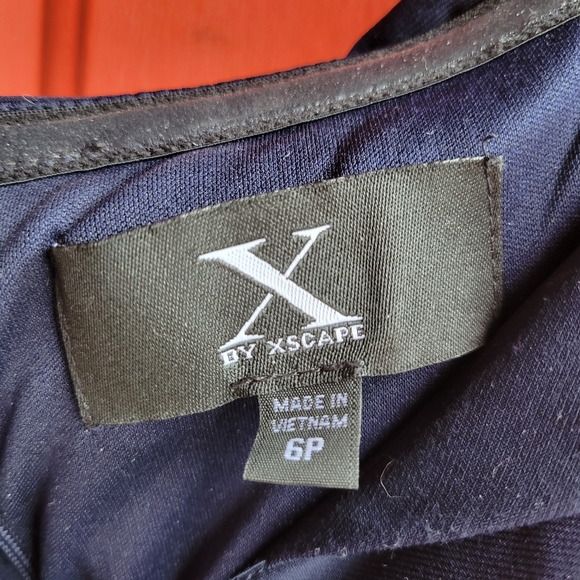 Evening gown, off the shoulder, navy and lilac floral, 6P - Picture 3 of 7